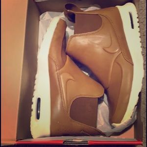 Women’s Nike leather sneakers